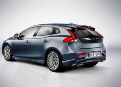 VOLVO  V40  D2 Momentum (Diesel)