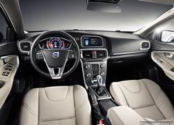 VOLVO  V40  D2 Momentum (Diesel)