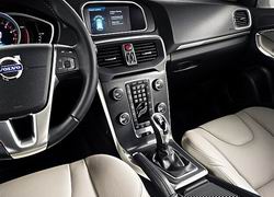 VOLVO  V40  D2 Momentum (Diesel)
